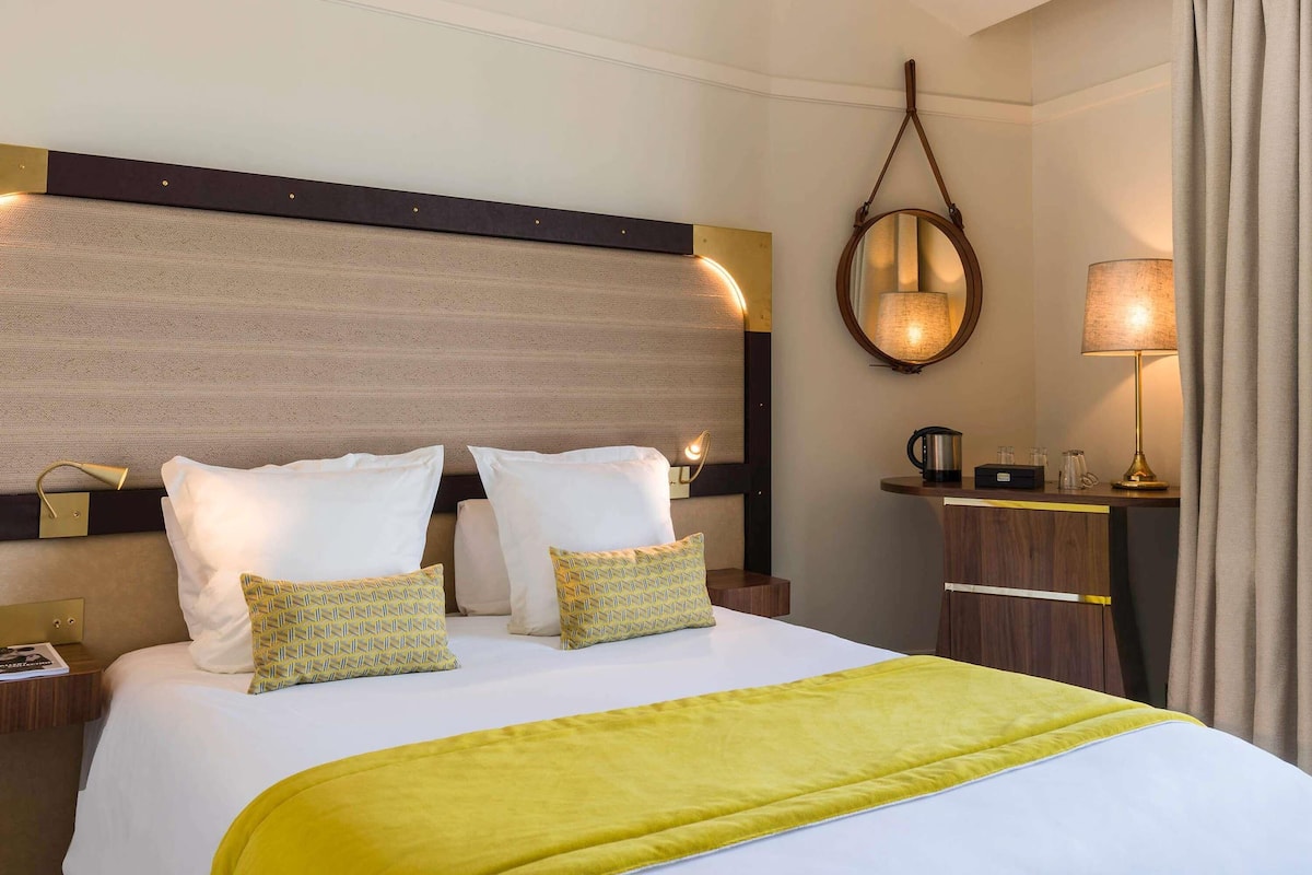 クラシック ルーム ダブルベッド 1 台 | 高級寝具、ピロートップベッド、ミニバー (無料)、セーフティボックス (室内)