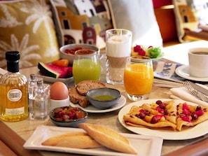 Daily full breakfast for a fee