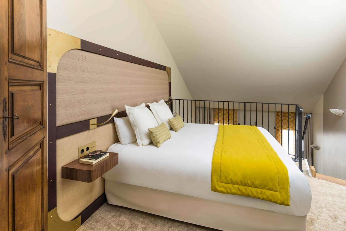 Suite, flere senger, balkong | Sengetøy av topp kvalitet, senger med overmadrass og minibar (inkludert)