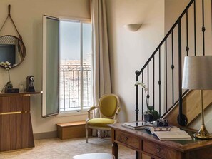Suite, Mehrere Betten, Balkon | Hochwertige Bettwaren, Pillowtop-Betten, kostenlose Minibar, Zimmersafe