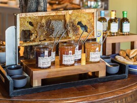 Daily full breakfast (EUR 28 per person)