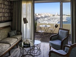 Suite, 1 King Bed, Terrace | Premium bedding, pillowtop beds, free minibar, in-room safe