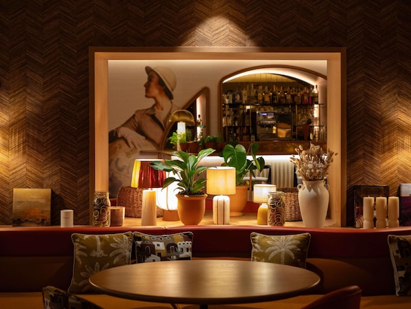 Cocktail bar