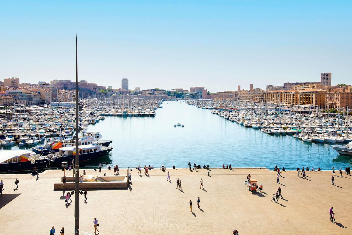 Premium bedding, pillow-top beds, free minibar, in-room safe