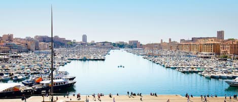 Ropa de cama de alta calidad y camas con pillow-top