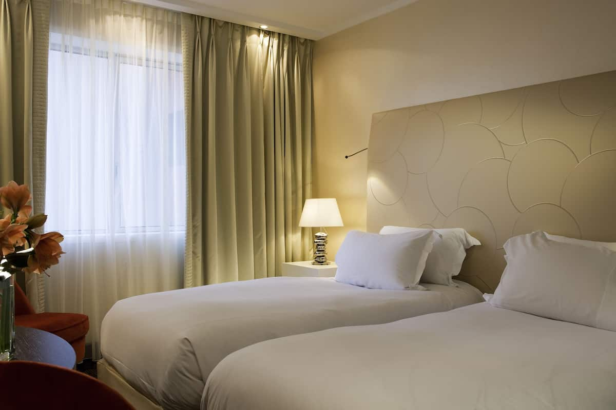 Premium bedding, pillow-top beds, minibar, in-room safe