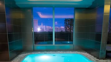 Couples treatment rooms, sauna, spa tub, steam room, Turkish bath