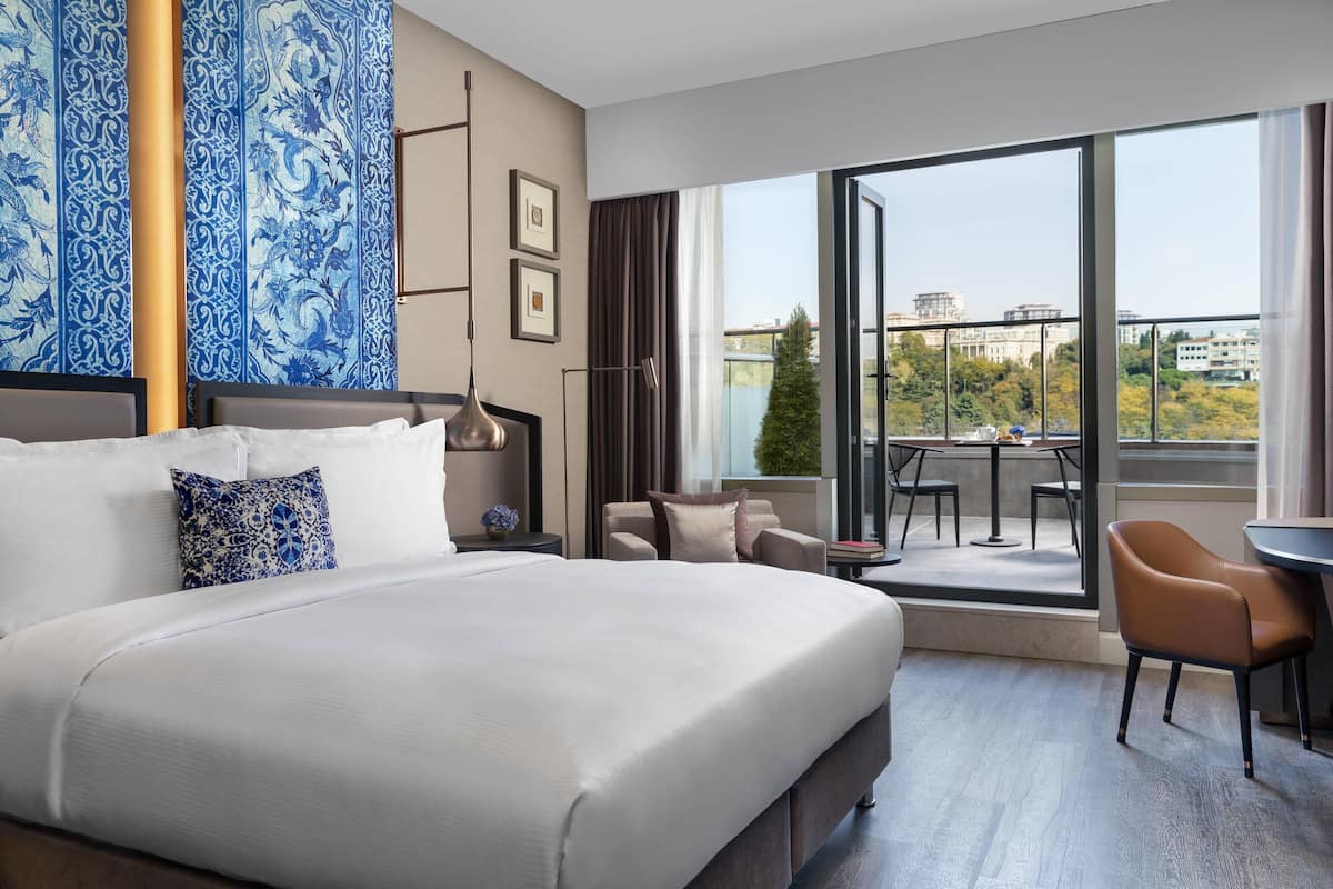 Room, 1 King Bed, Smoking, Park View (Balcony) | 1 bedroom, Egyptian cotton sheets, premium bedding, down comforters