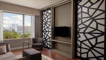 Club Suite, 1 Bedroom, Smoking, Park View