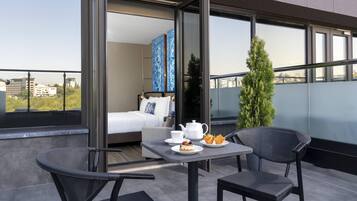 Zimmer, 1 King-Bett, Parkblick (Balcony) | 1 Schlafzimmer, Bettwäsche aus ägyptischer Baumwolle