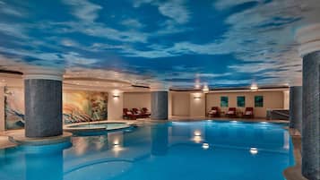 Indendørs pool, sæsonbestemt udendørs pool