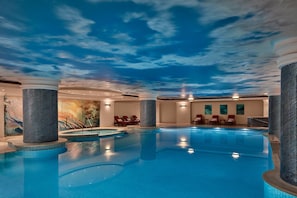 Piscine couverte, piscine extérieure (ouverte en saison)