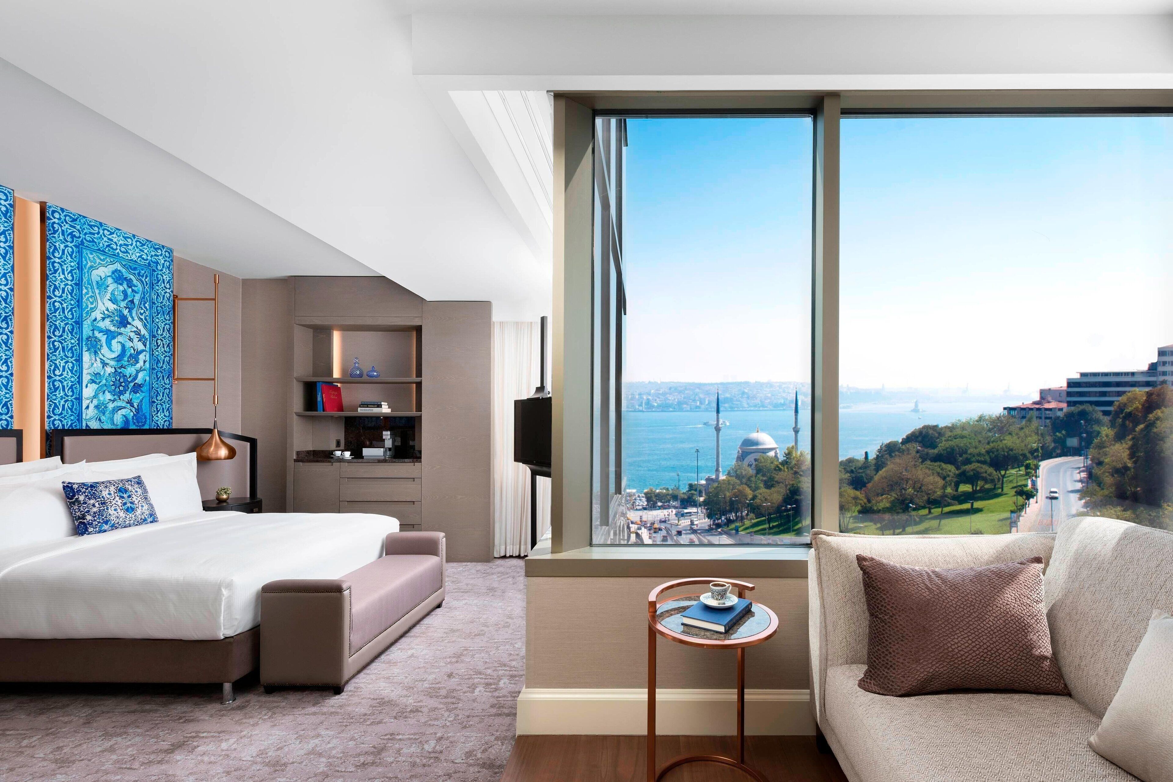 Premium Room, 1 King Bed, Smoking (View) | Egyptian cotton sheets, premium bedding, down duvets, Tempur-Pedic beds