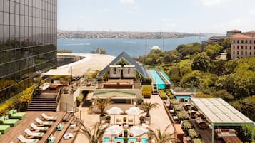 5 restaurantes, se sirven comidas, cenas y cocina internacional