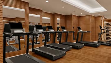 Un gimnasio moderno con varias cintas de correr, equipo de ejercicio y paneles de madera.