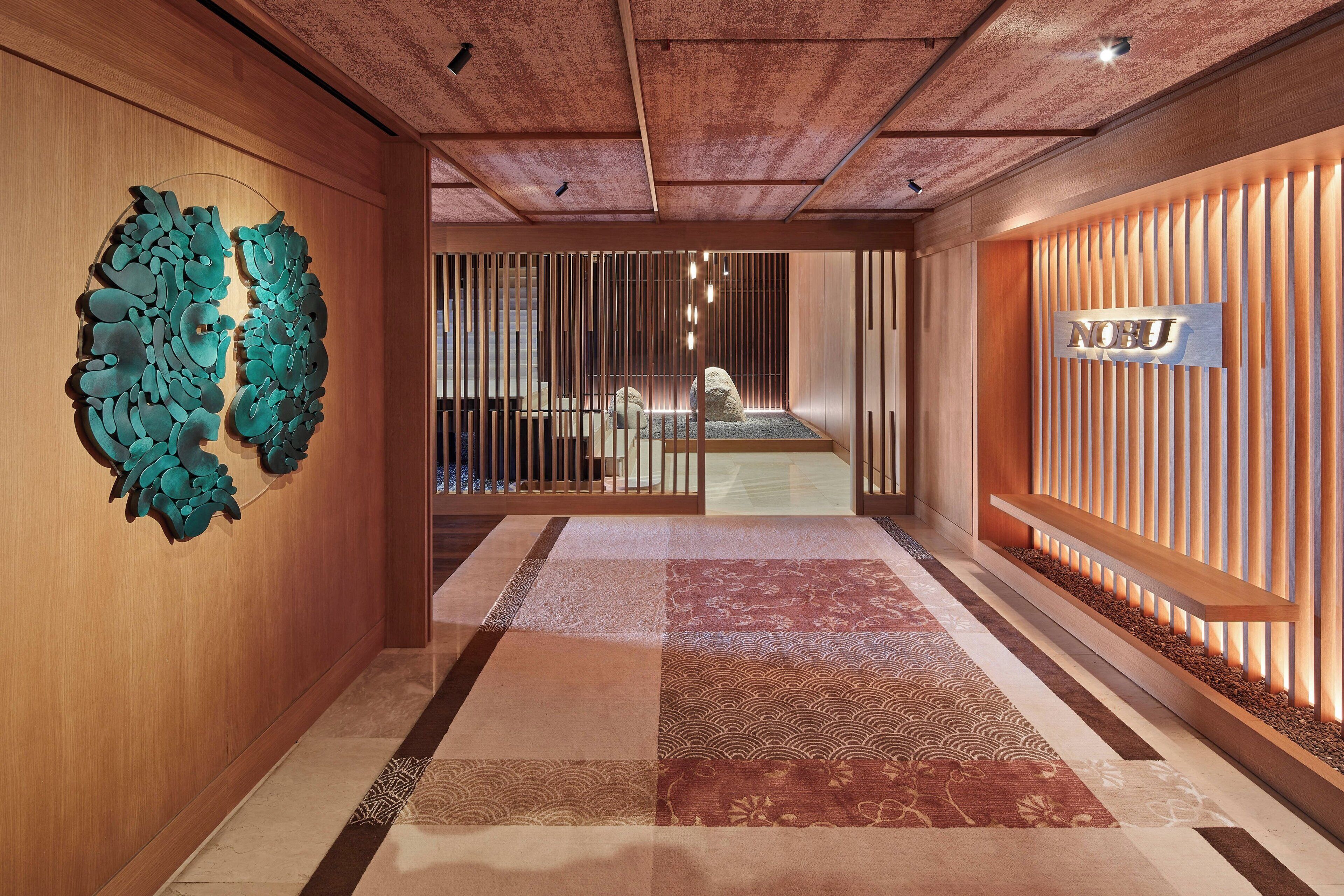 5 restaurants, lunch, dinner served; international cuisine