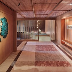 5 restaurants, lunch, dinner served; international cuisine