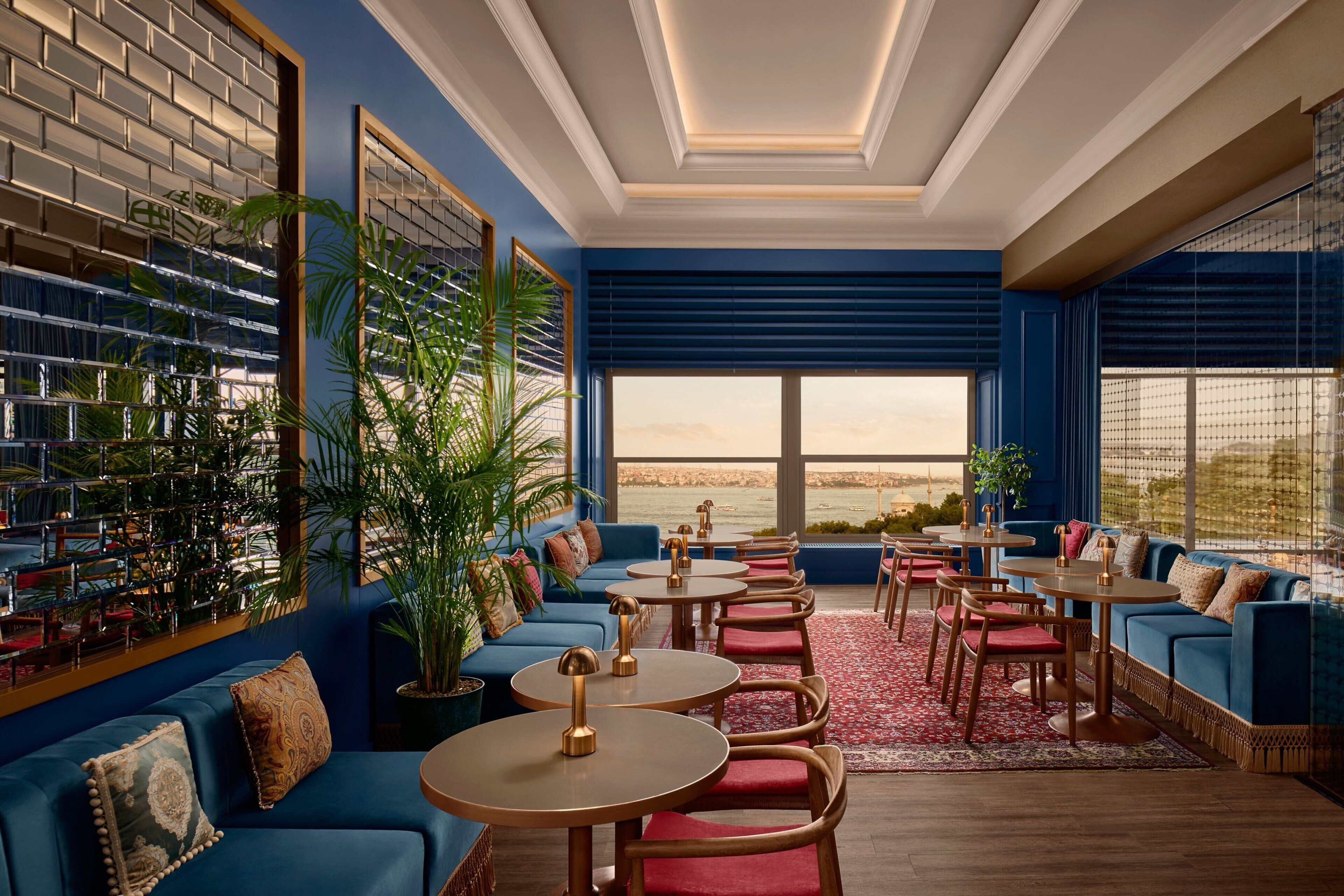 2 bars/lounges, poolside bar