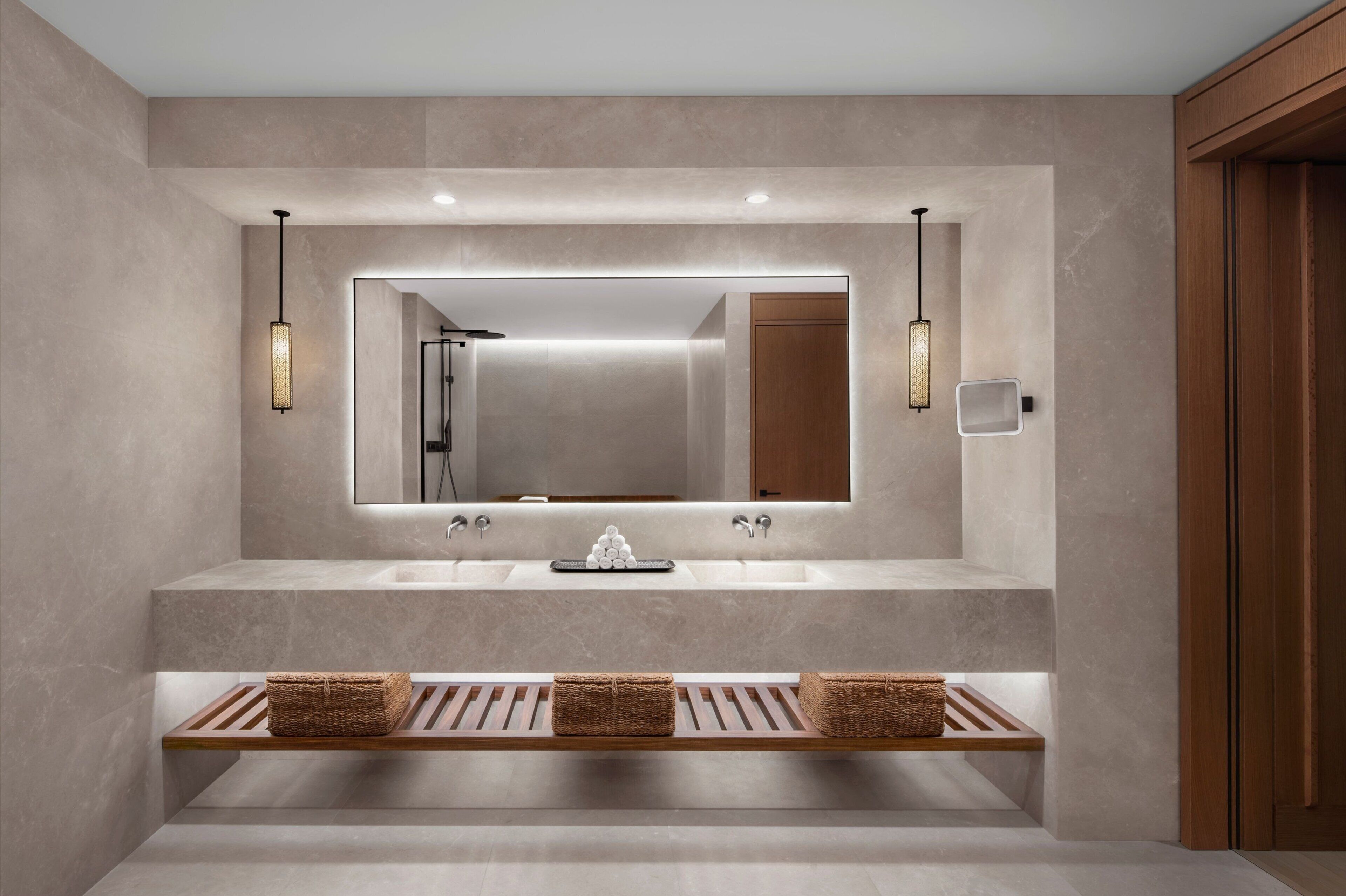 Club Suite, 1 King Bed with Sofa bed, Smoking | Bathroom | Separate tub and shower, deep soaking tub, rainfall showerhead