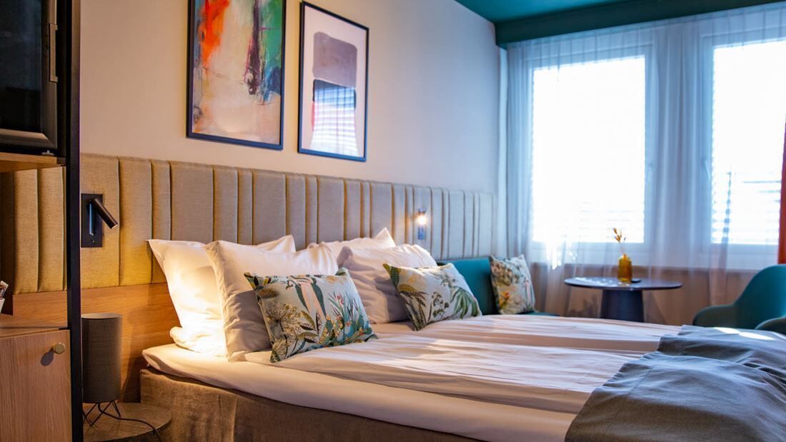 deluxe double room | minibar, laptop workspace, free wifi, bed sheets