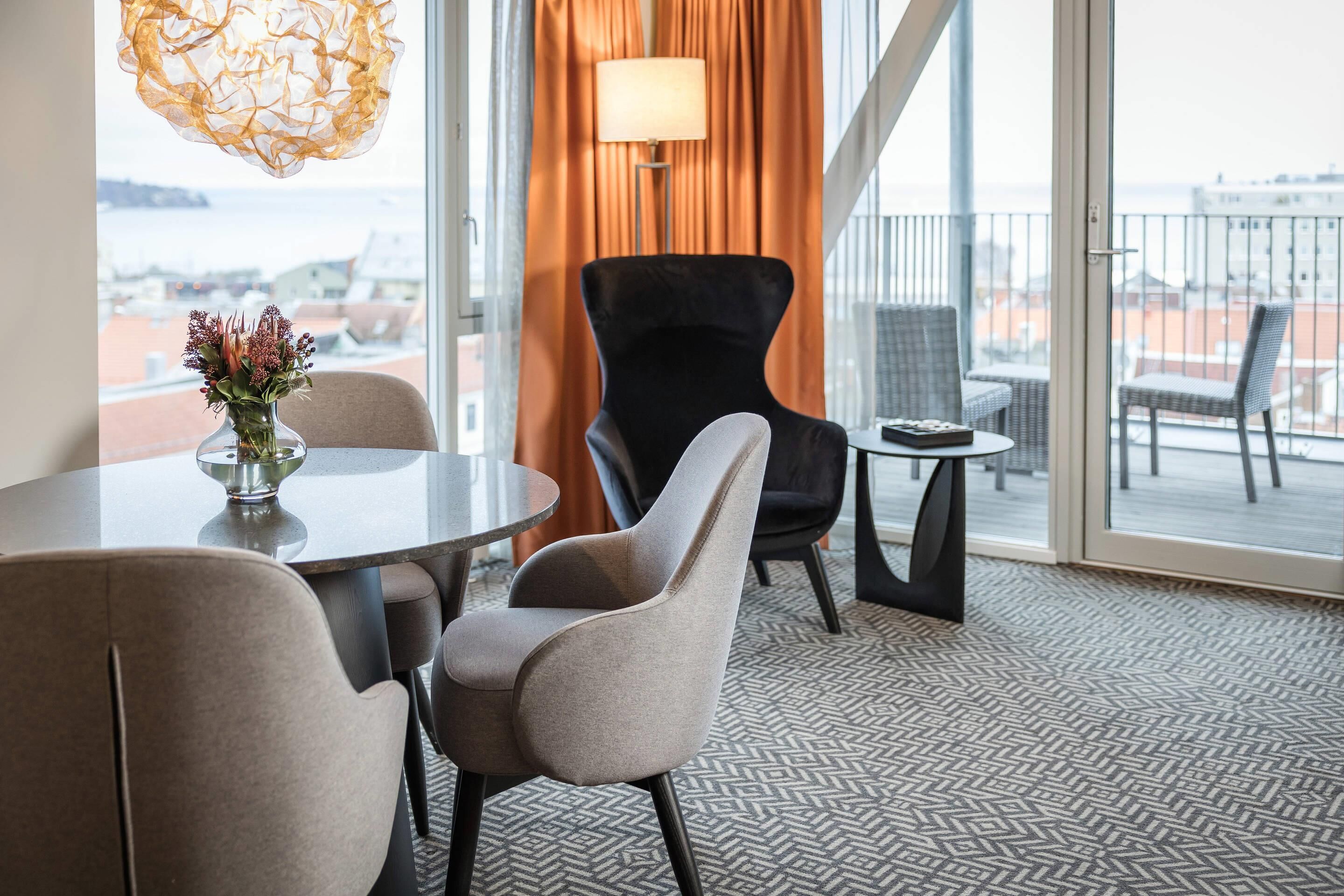 Standard Suite, 1 Double Bed with Sofa bed, Non Smoking | Minibar, laptop workspace, free WiFi, bed sheets