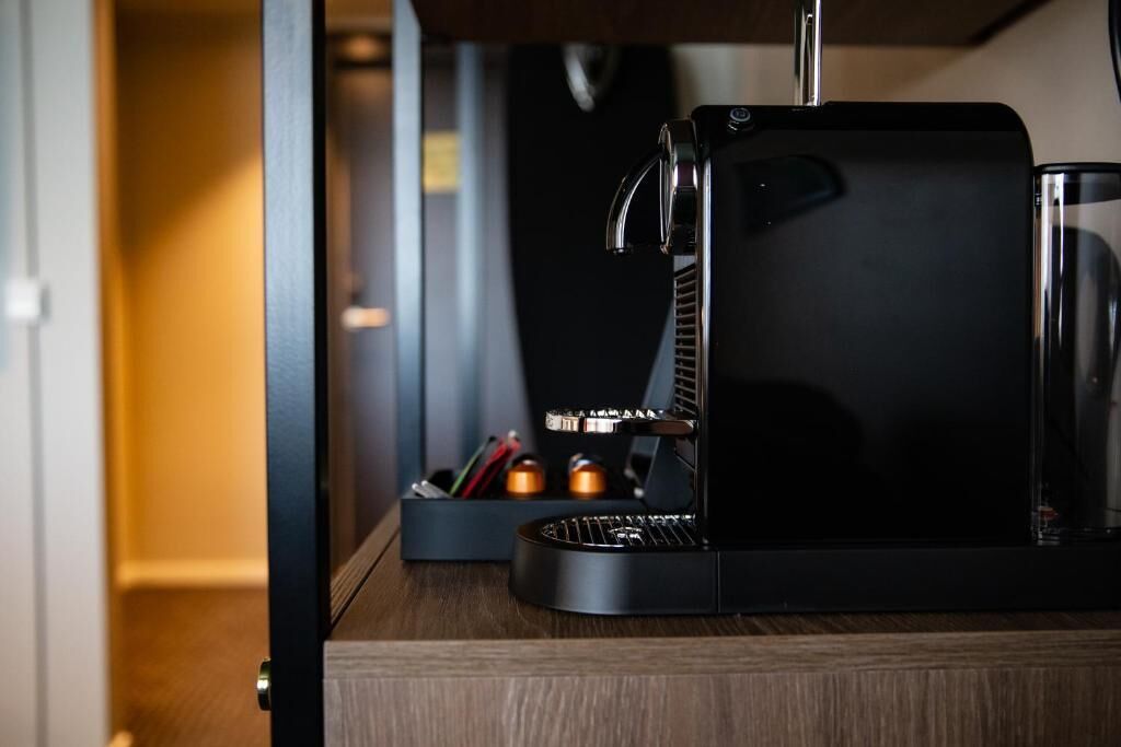 minibar, laptop workspace, free wifi, bed sheets