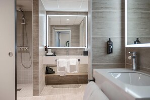 Standard Suite, 1 Double Bed with Sofa bed, Non Smoking | Minibar, laptop workspace, free WiFi, bed sheets - Quality Hotel Prinsen (Trondheim)
