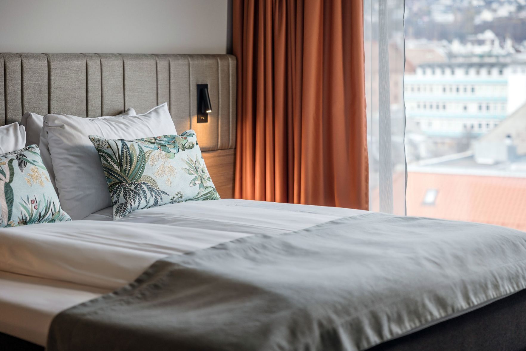 Minibar, espacio para trabajar con un portátil, wifi gratis