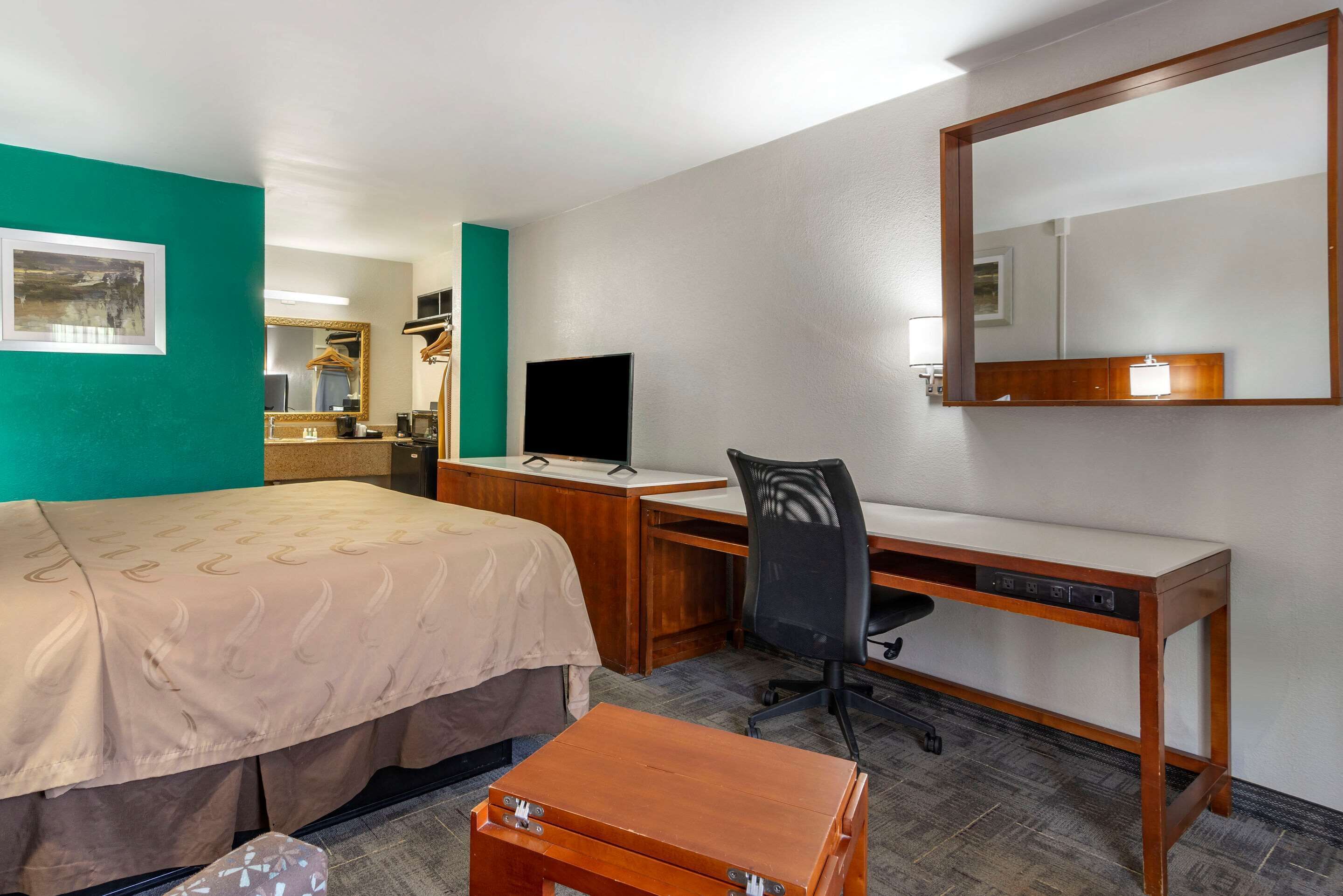 Iron/ironing board, free WiFi, bed sheets, alarm clocks