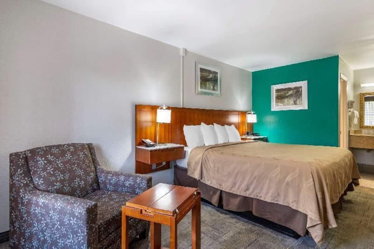 Iron/ironing board, free WiFi, bed sheets, alarm clocks