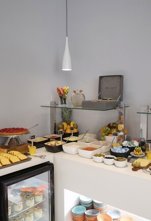 Daily buffet breakfast for a fee - Hotel Paris Opera Affiliated by Meliá (Paris)