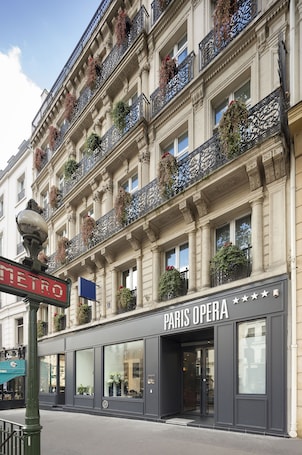 Property entrance. Hotel Paris Opera Affiliated by Meliá