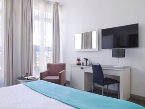 PREMIUM ROOM | Minibar, in-room safe, desk, soundproofing
