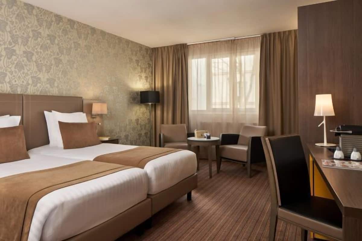 In-room safe, desk, iron/ironing board, free WiFi