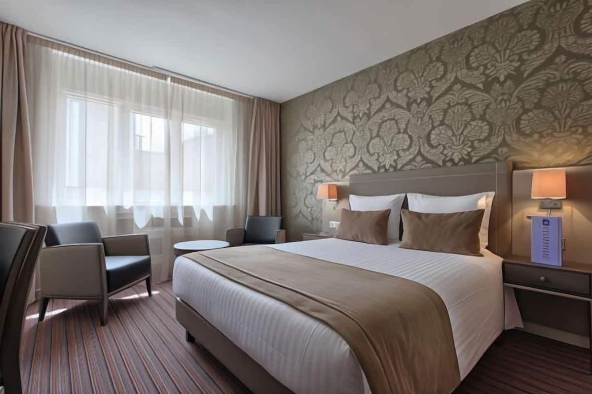 In-room safe, desk, iron/ironing board, free WiFi