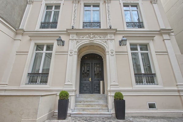 Front of property - Timhotel Opera Blanche Fontaine (Paris)