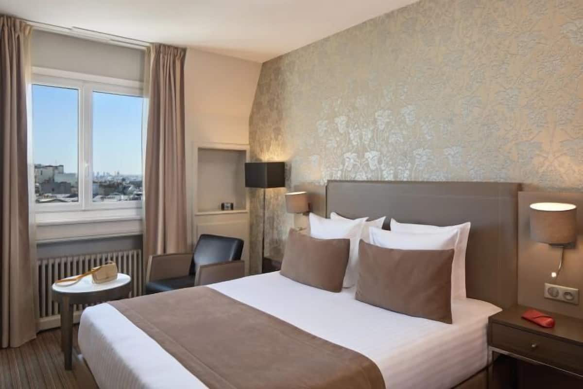 In-room safe, desk, iron/ironing board, free WiFi