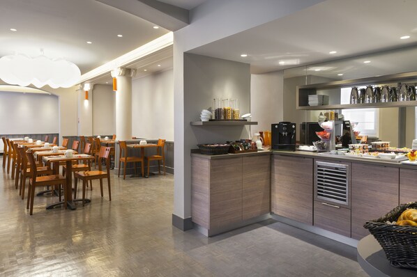 Daily buffet breakfast (EUR 17 per person)