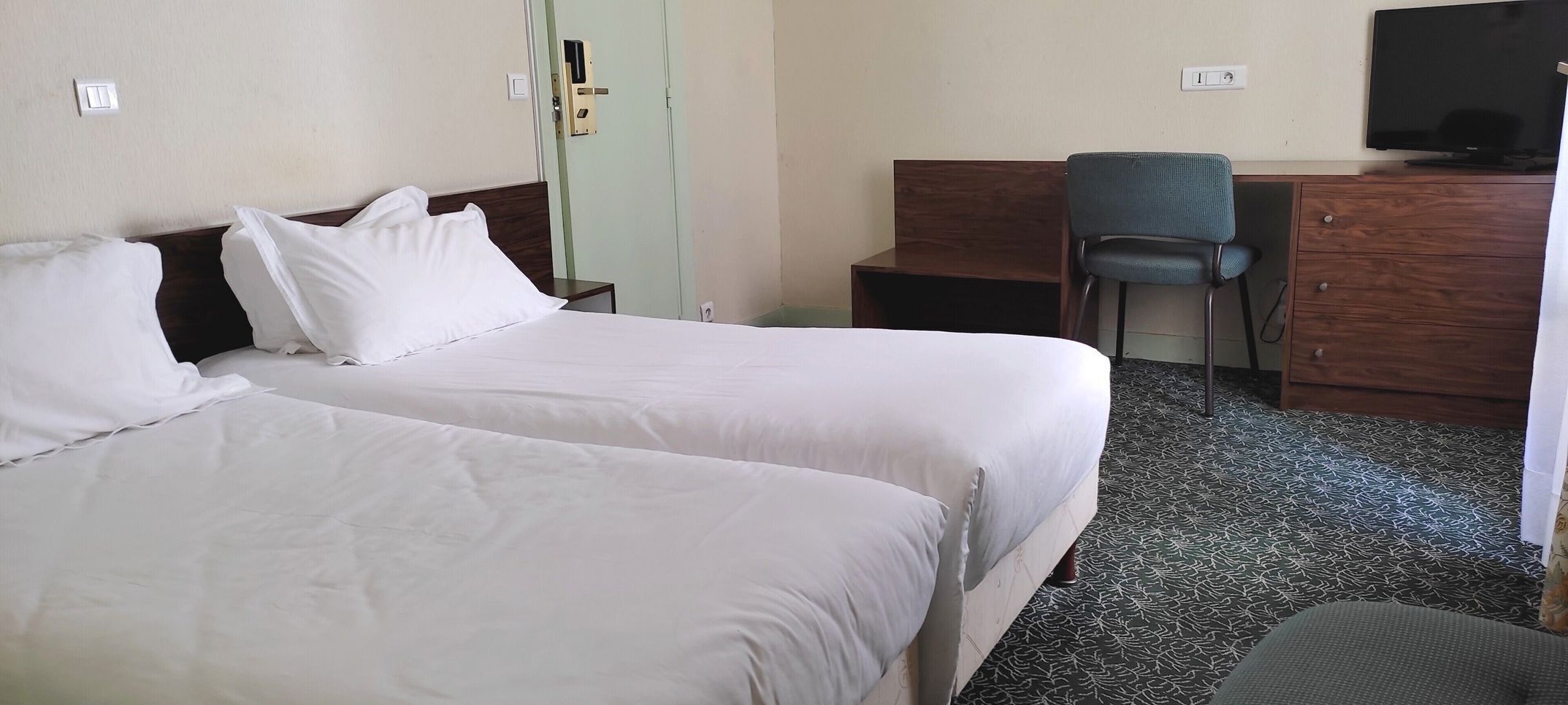 In-room safe, soundproofing, iron/ironing board, free WiFi