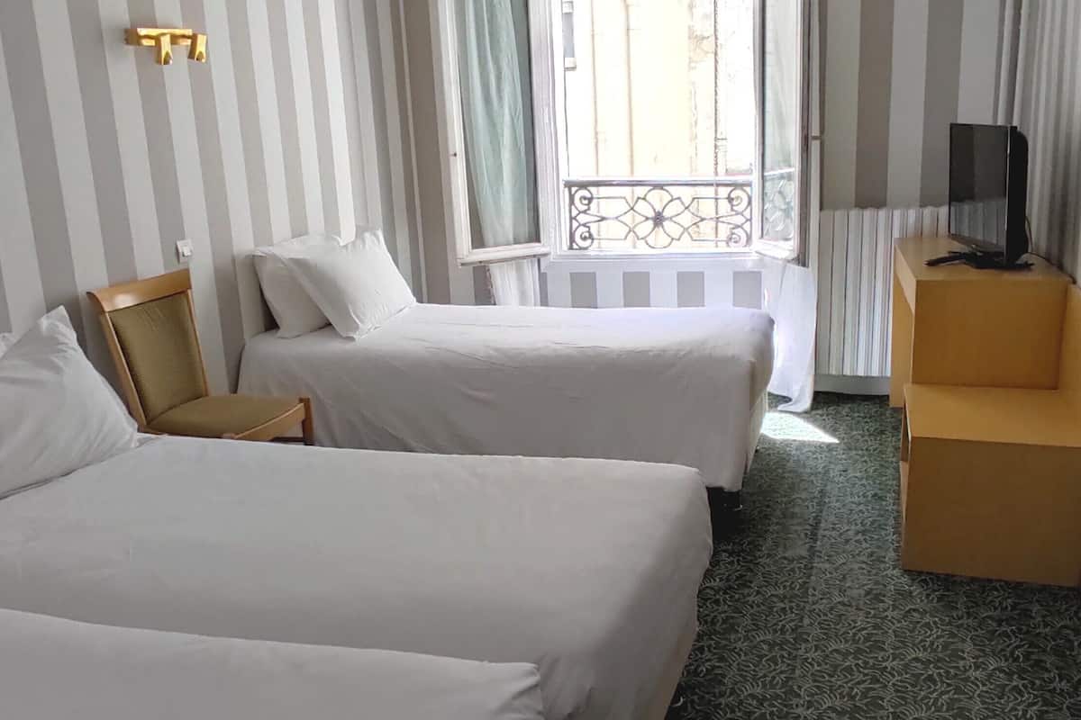 Phòng 3 phong cách cổ điển | Két bảo mật tại phòng, phòng cách âm, bàn ủi/dụng cụ ủi quần áo 