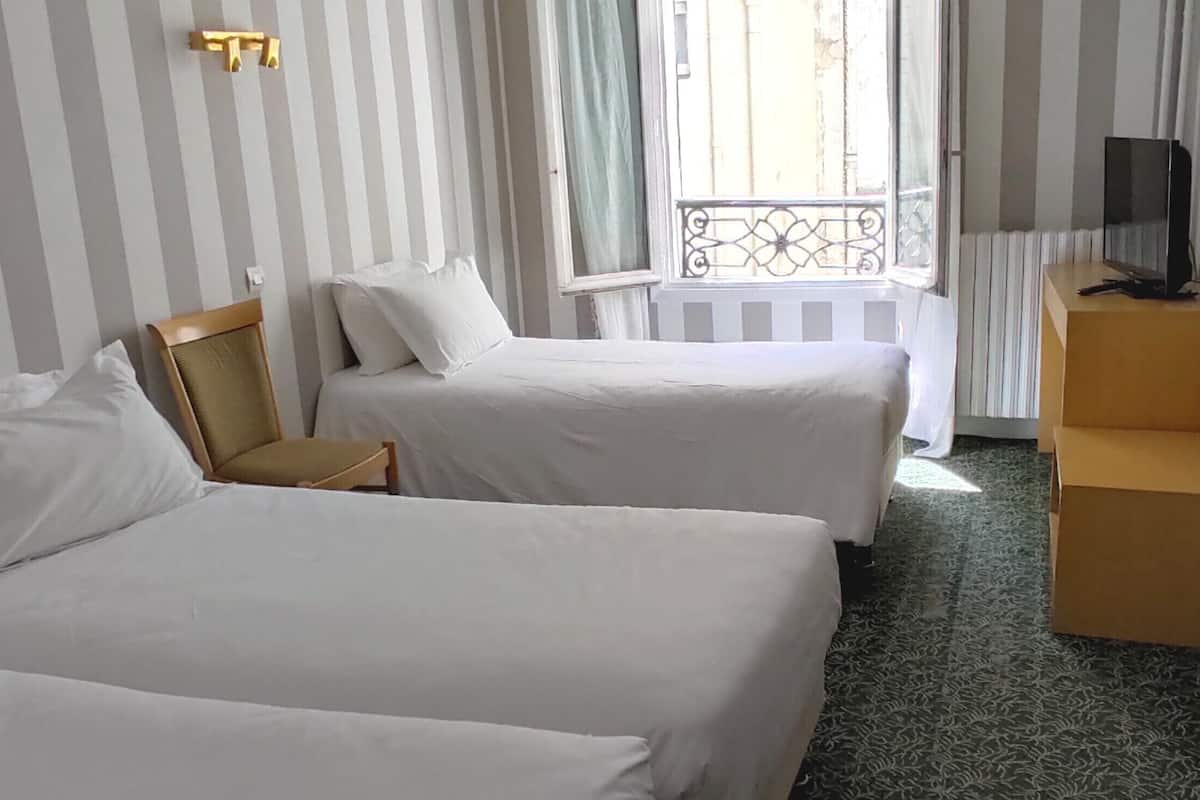 Classic Triple Room | In-room safe, soundproofing, iron/ironing board, free WiFi