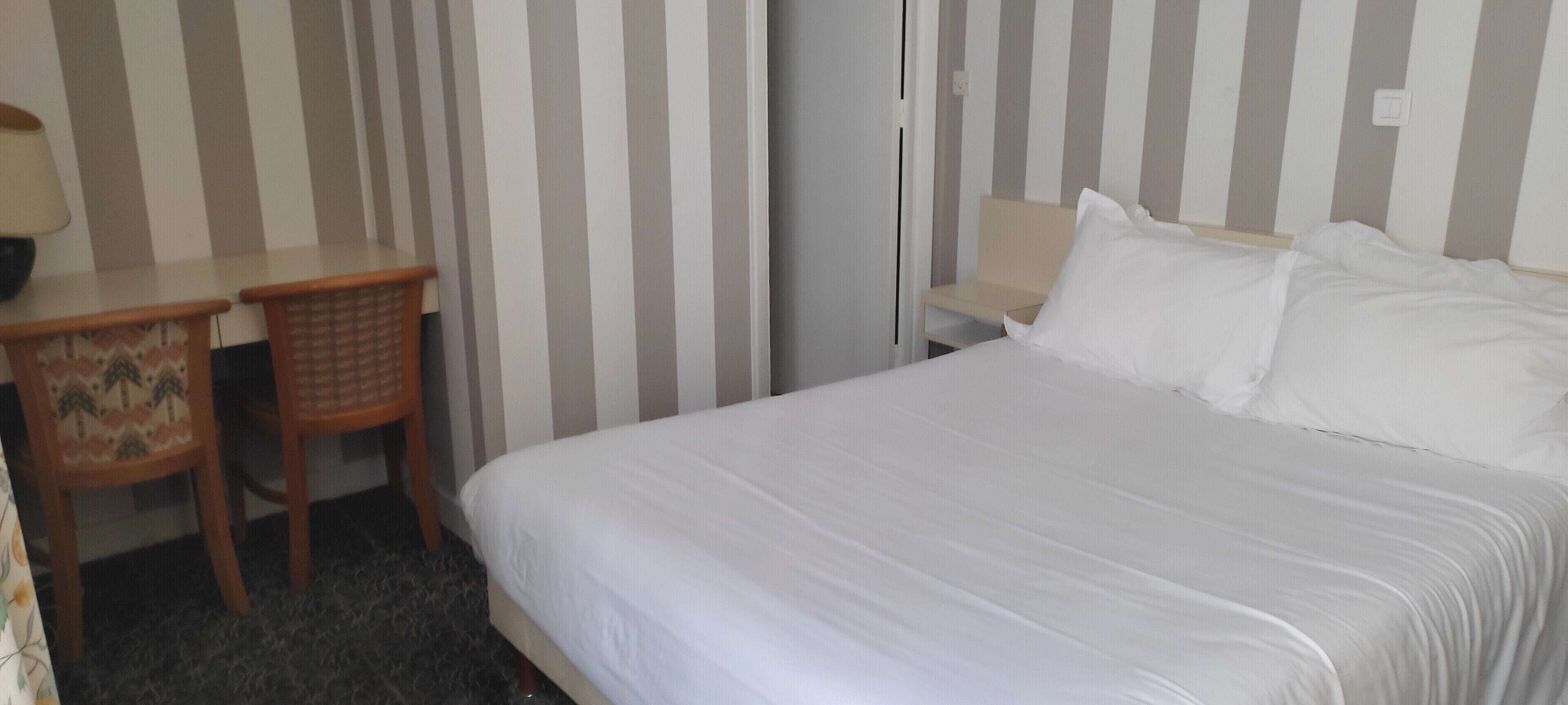 In-room safe, soundproofing, iron/ironing board, free WiFi