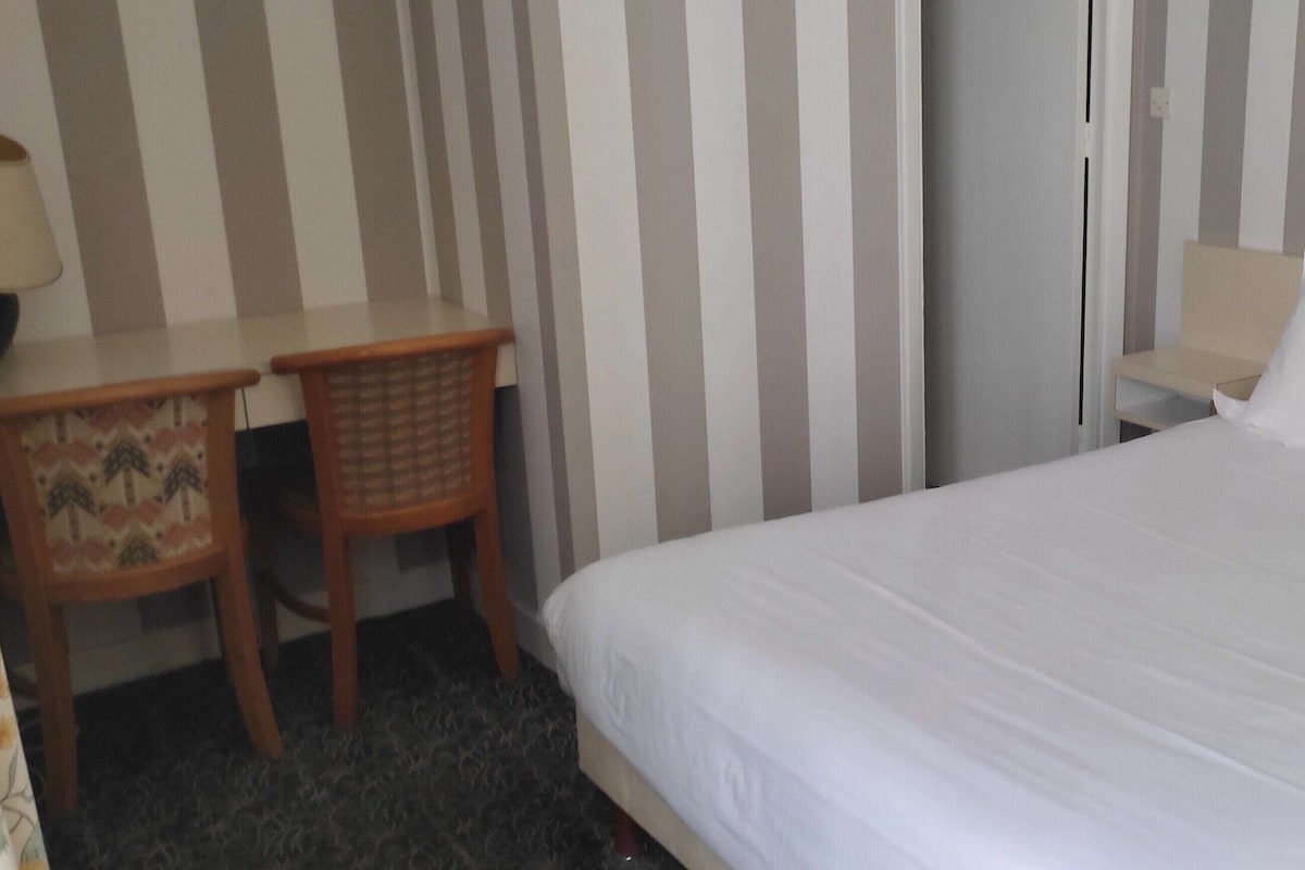 In-room safe, soundproofing, iron/ironing board, free WiFi