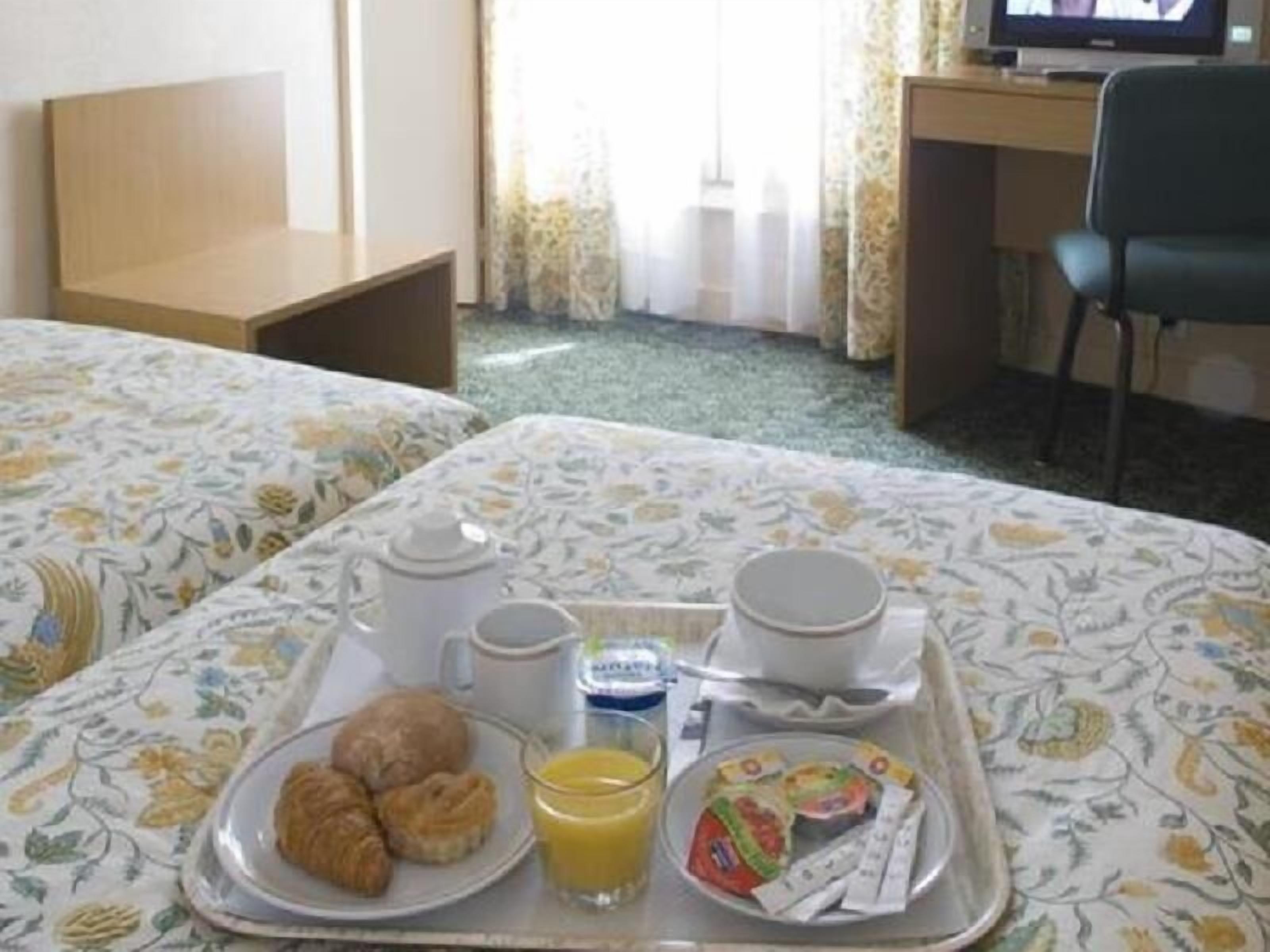 In-room safe, soundproofing, iron/ironing board, free WiFi