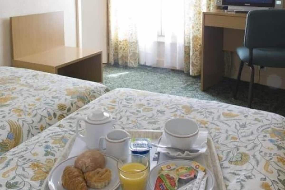 In-room safe, soundproofing, iron/ironing board, free WiFi