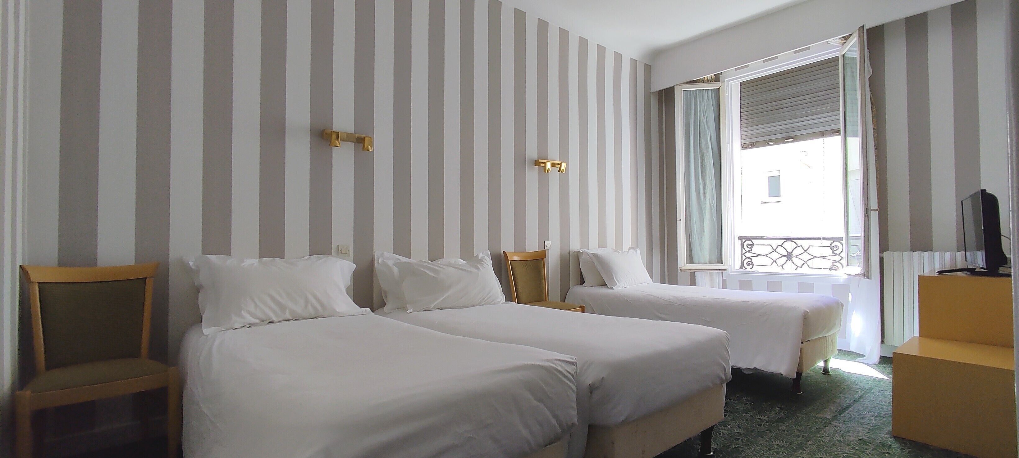 In-room safe, soundproofing, iron/ironing board, free WiFi