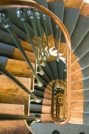 Staircase - Grand Hôtel du Havre (Paris)