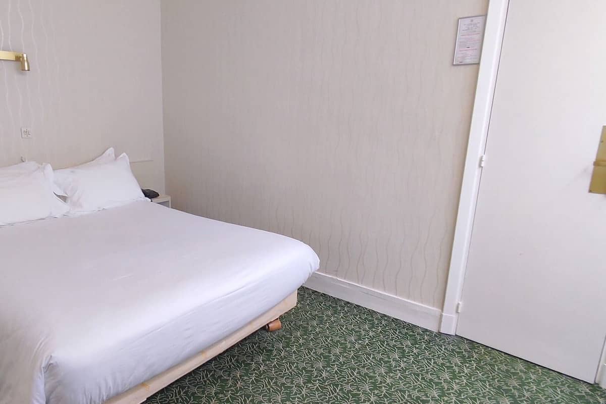 In-room safe, soundproofing, iron/ironing board, free WiFi