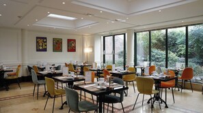 Petit déjeuner buffet servi tous les jours en supplément