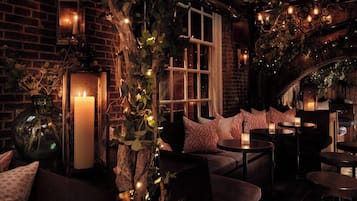 Cocktail bar